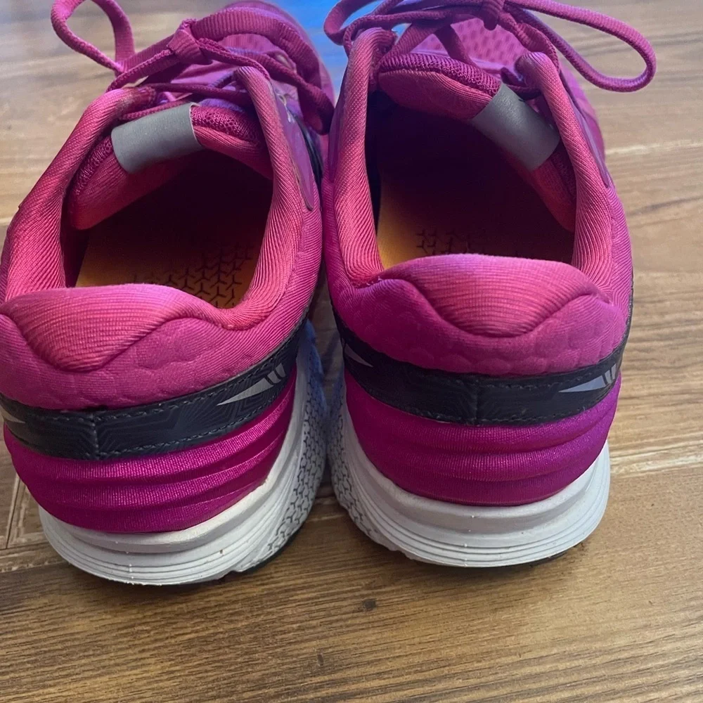New Balance Vazee Prism women's running shoes in a bright pink color. - Picture 2 of 5